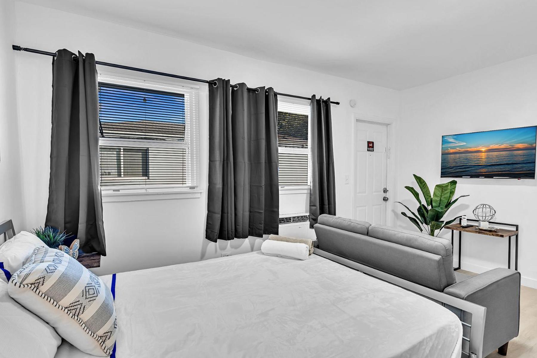 Young Circle & Hollywood Blvd Posh Studio Suite Bagian luar foto